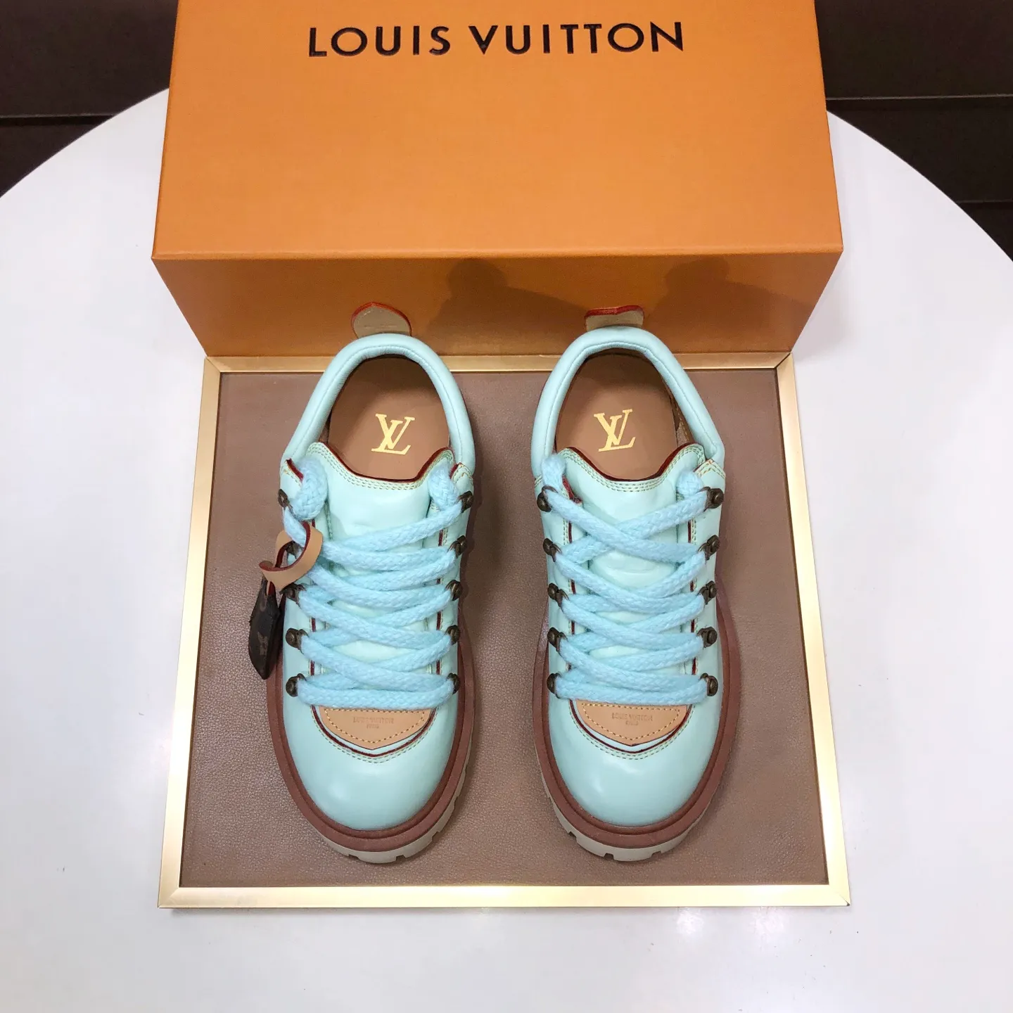 Men's shoes 💰660💰 LV Louis Vuitton 2025 autumn and winter new couple's new style, the original version is developed one to one, retro fashion, handsome and cool mountaineering derby shoes are out of stock 👍 💎 Material: imported first-layer cowhide 💎 Lining: imported lambskin 💎 Outsole: original molded TR non-slip sole 💎 Bottom height: 3.5cm 💎 Shoe size: 35-45 for both men and women